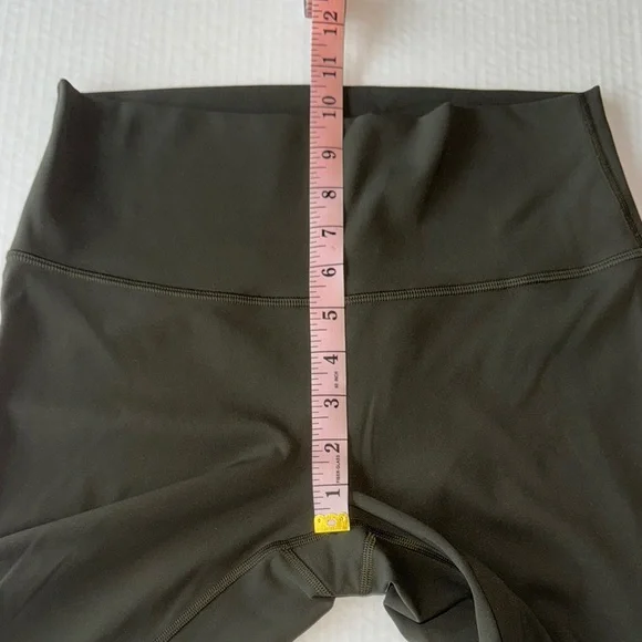 *LIKE NEW* Lululemon 28” Dark Olive Size 8 High-Rise Leggings - Picture 11 of 12